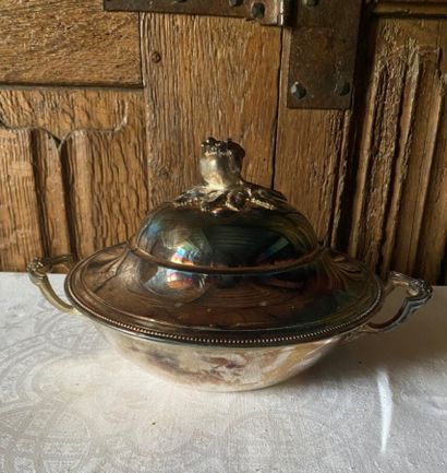 Silver-plated metal vegetable dish with net...