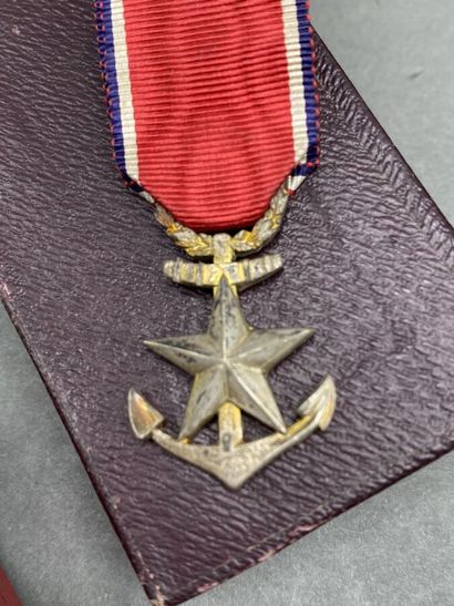 Lot of medals including : 

- After CAQUE.F...