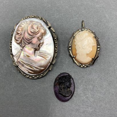 Lot of two silver brooches (800) set with...