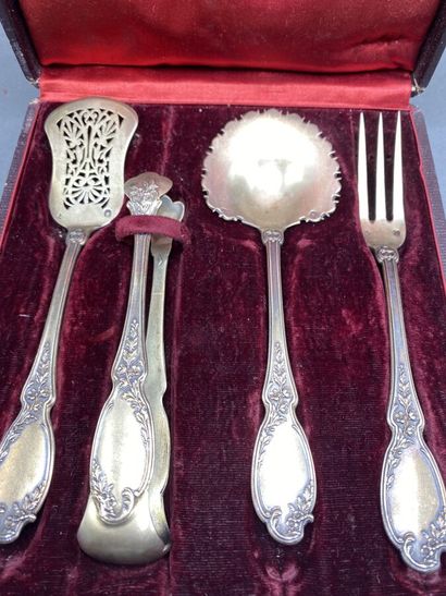Jules PIAULT Rue Turbigo

Silver candy set,...