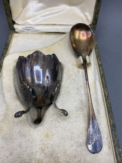 Silver egg cup and its spoon

End of the...