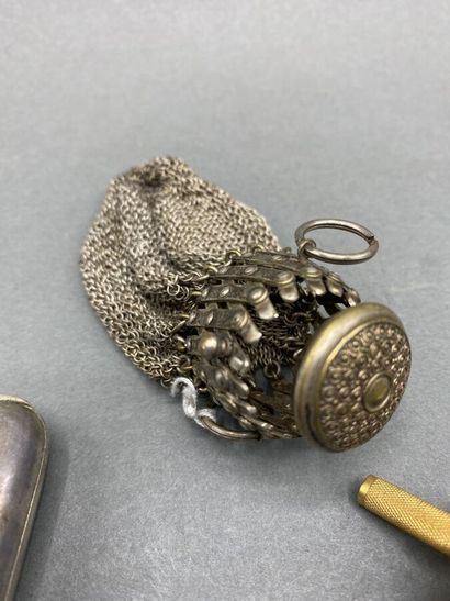 Lot including: 

- Indispensable miniature...