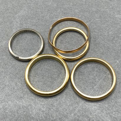 Lot of 5 gold wedding rings 

Weight : 11...
