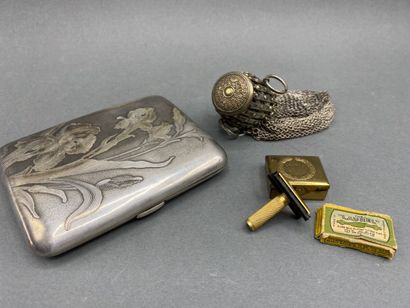 Lot including: 

- Indispensable miniature...