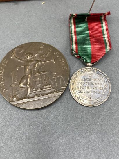 Lot of medals including : 

- After CAQUE.F...