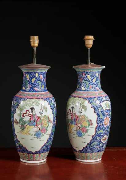 Paire de lampes vases en porcelaine de Chine...