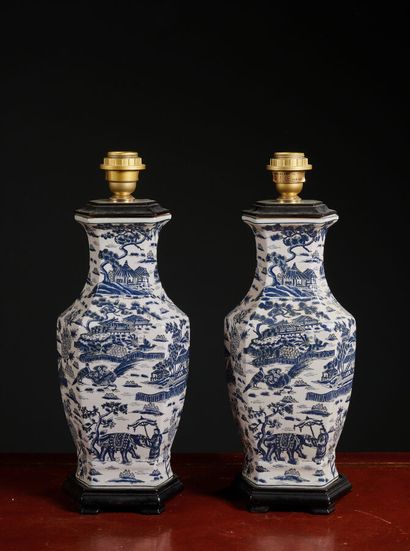 Paire de lampes balustres en porcelaine de...
