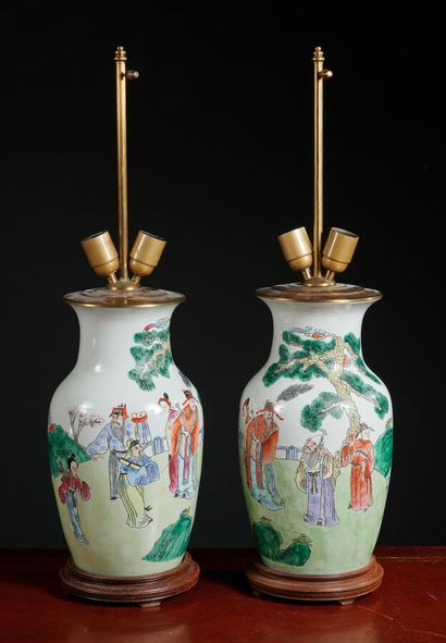 Paire de lampes vases balustres en porcelaine...