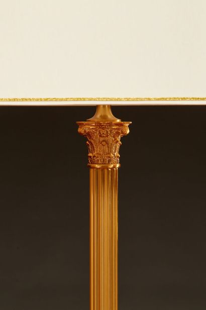 Vaughan designs. Lampe colonne à chapiteaux...