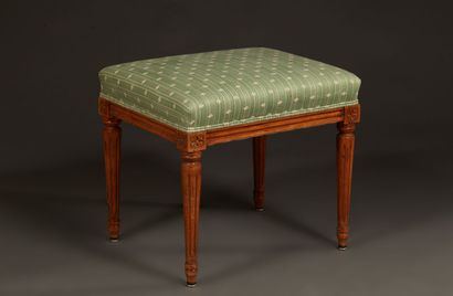 Tabouret rectangulaire de style Louis XVI...
