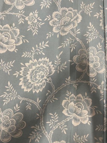 Paire de rideaux en jacquard bleu et fleurs...
