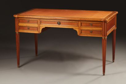 Bureau à caissons de style Louis XVI en bois...