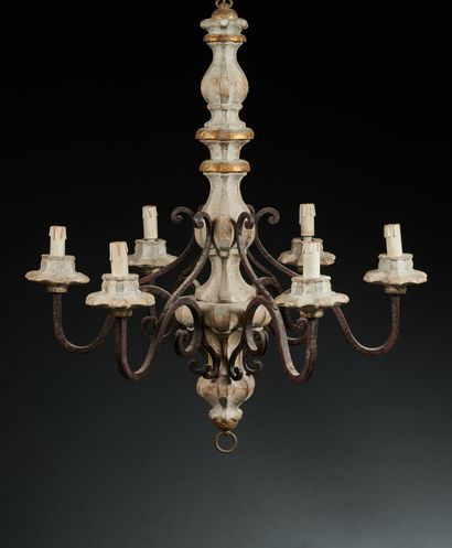 Lustre à six bras de lumière en fer forgé...
