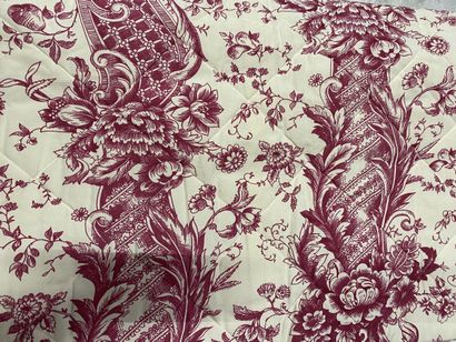 Thorp of London, Coco, coloris rouge. Dessus...