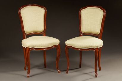 Paire de chaise de style Louis XV en bois...