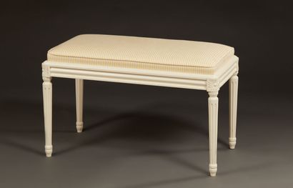 Banquettes de style Louis XVI en bois laqué...
