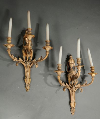 Paire de grandes appliques en bronze vernis...