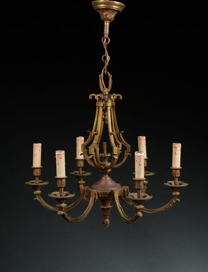 Lustre en bronze de style Louis XIV à six...