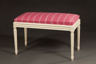 Banquettes de style Louis XVI en bois laqué...
