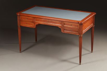 Bureau à caissons de style Louis XVI en bois...