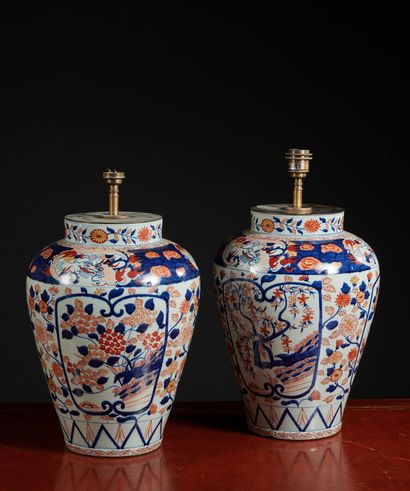 Vaughan Designs. Une paire de lampes vases...
