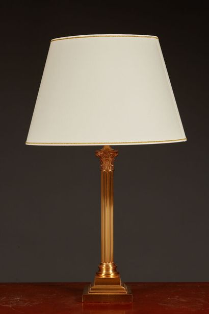 Vaughan Designs. Une lampes colonne à chapiteau...