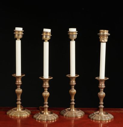 Vaughan Designs. Suite de quatre flambeaux...