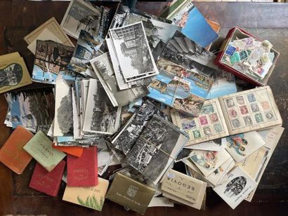 Un lot de cartes-postales XXe siècle et un...
