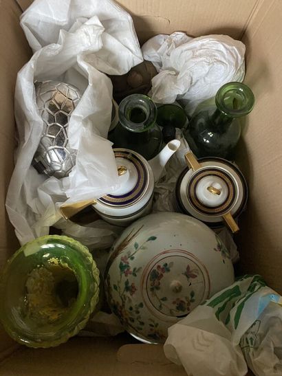 Mannette d'objets divers 