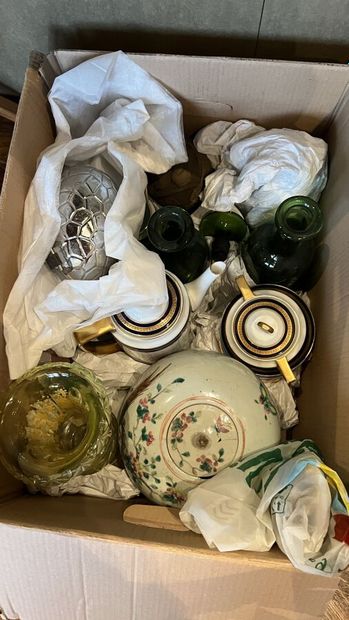 Mannette d'objets divers 