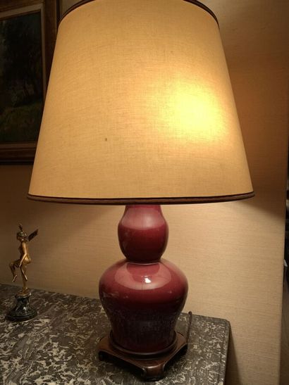 Lampe en porcelaine sang de boeuf de forme...