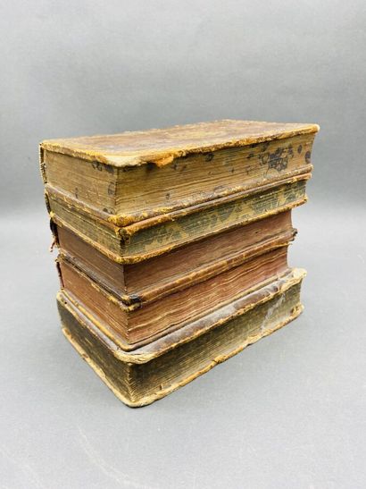 Cave à liqueur dissiumlée dans des livres...