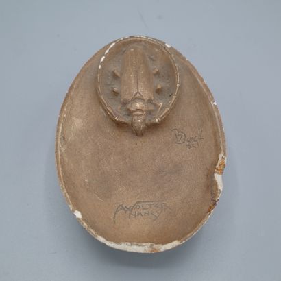 Moulage en plâtre représentant un scarabé,...