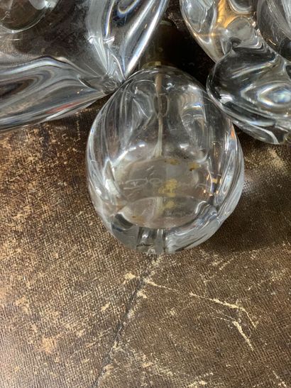 Lot de quatre objets en cristal dont, un...