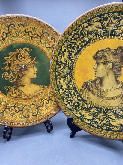 Deux grands plats circulaires en métail émaillé...