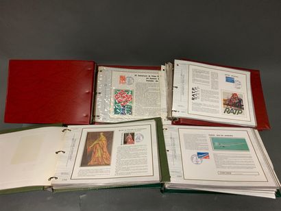 Lot de cinq albums de philatélie sur des...