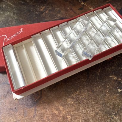 BACCARAT, 12 porte-couteaux rectangulaires...
