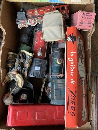 Lot of toys, locomotives and miscellaneous.

Provenance...