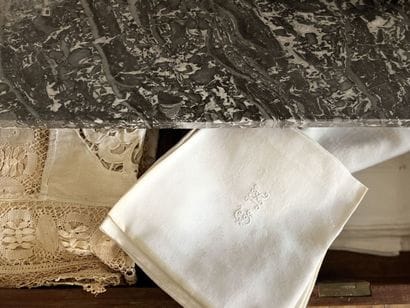 Lot of various old linen.

Provenance : An...