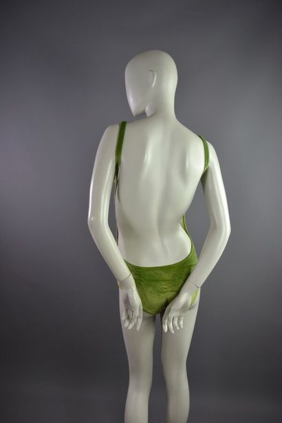 LOUIS VUITTON Maillot de bain velours vert...