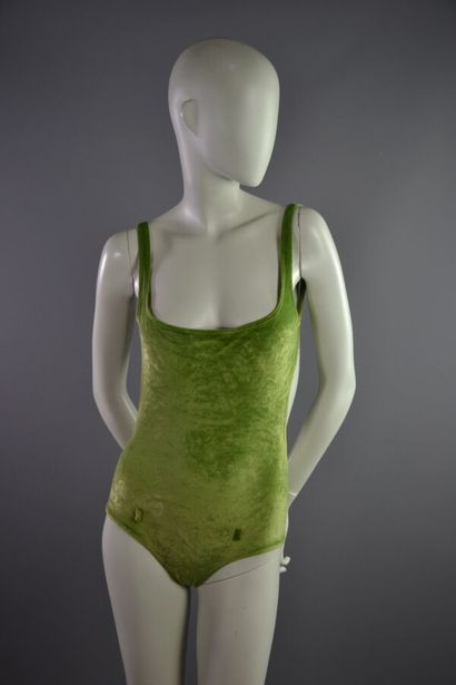 LOUIS VUITTON Maillot de bain velours vert...