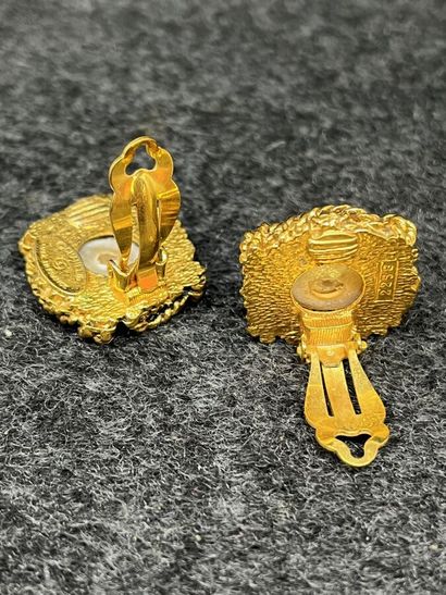 CHANEL Boucles d'oreilles clips en métal...