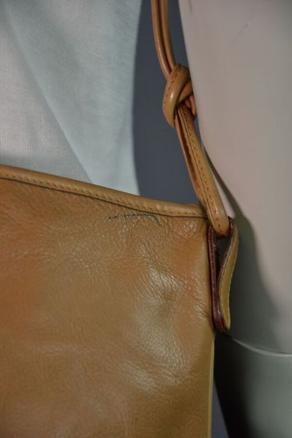 CÉLINE PARIS sac besace bandoulière en cuir...