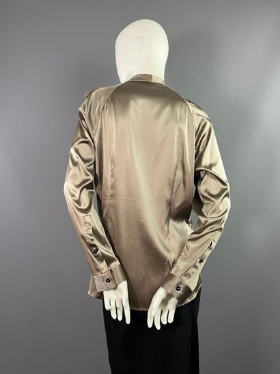 BURBERRY Lot de 2 chemisiers en soie blanc...