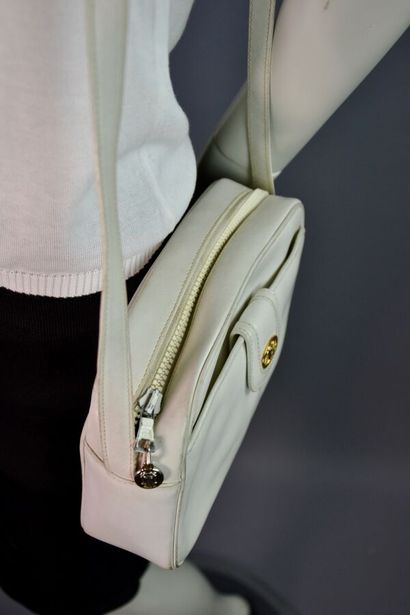 CELINE PARIS Sac besace bandoulière en cuir...