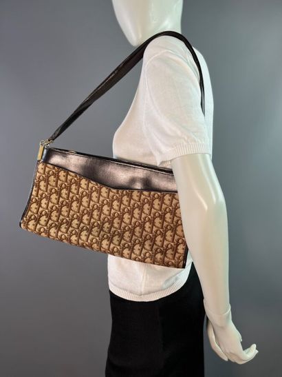 CHRISTIAN DIOR Sac baguette en toile monogram...