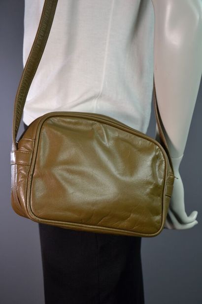 COURRÈGES PARIS Sac Caméra besace en cuir...