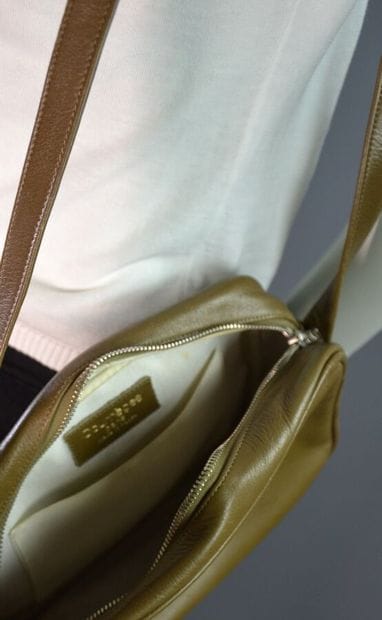 COURRÈGES PARIS Sac Caméra besace en cuir...