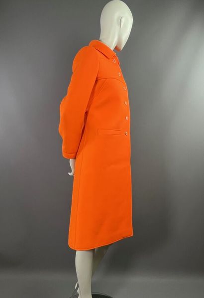 COURRÈGES PARIS - Manteau orange en lainage...