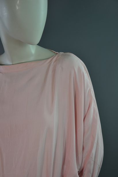COURREGES PARIS Robe d'été en soie rose clair...